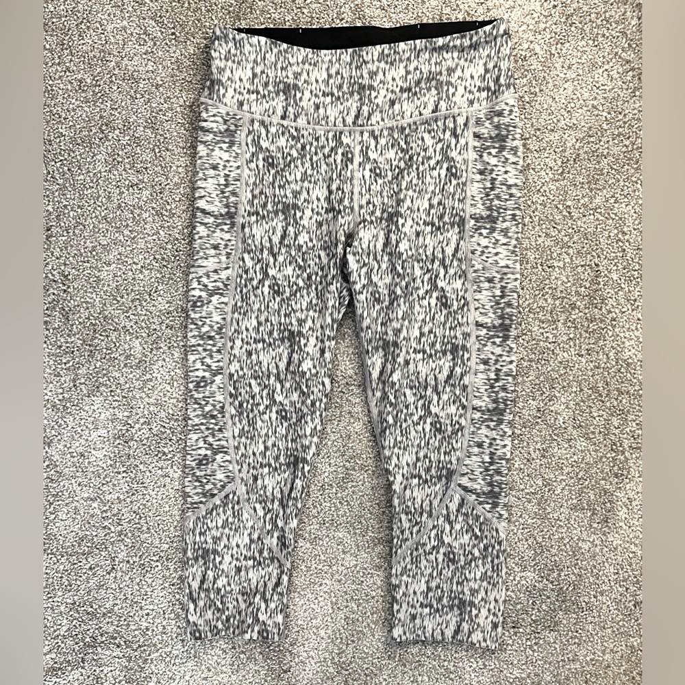 Victoria Sport - 🩶 Gray Crop Leggings